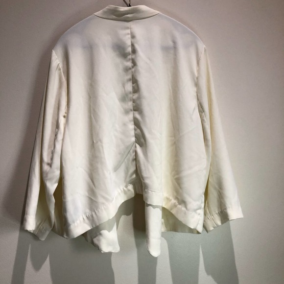 Torrid Blazer 1X Cream Crepe Cutaway Whisper White Open Front Career Pockets - Picture 8 of 16